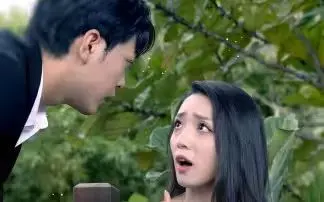 闪婚后老公是千亿总裁 海报